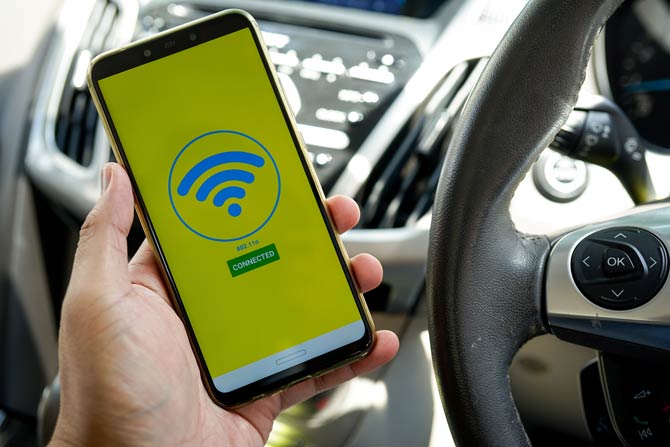 Altes Handy als WLAN-Hotspot im Auto