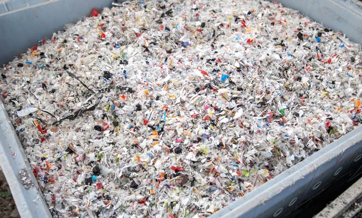 Umwandlung von Kunststoff mithilfe von Bakterien in Schmerzmittel