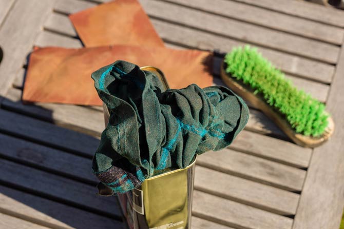 Wie die Reinigung von Teakholz gelingt